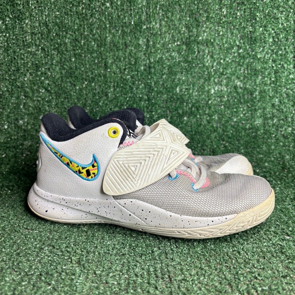 Nike Kyrie Flytrap 3 Speckled Strap Basketball Sneaker South Beach Youth Sz 2.5Y